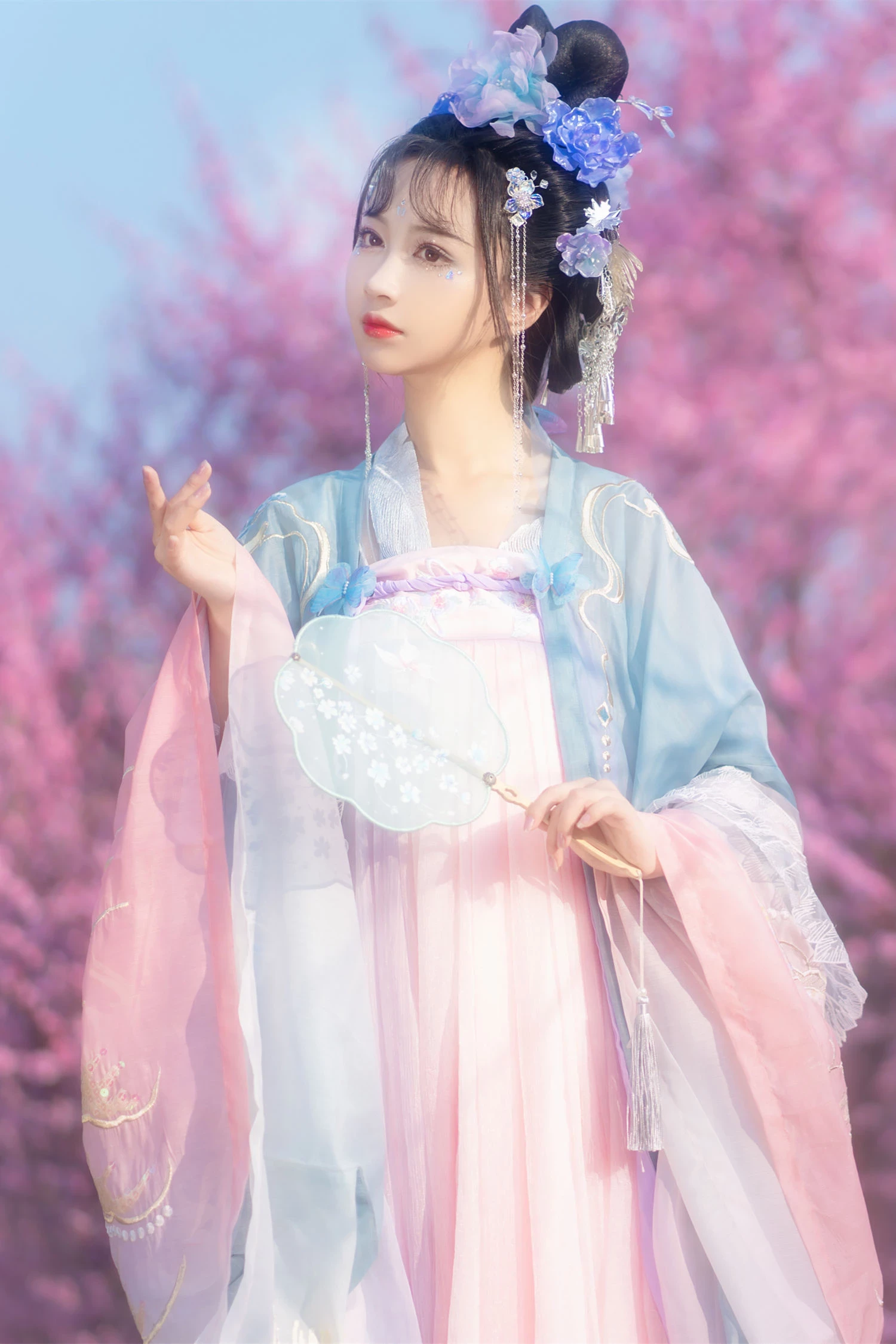 Gái Xinh Cosplay Phim Linh Lung Cố Trang